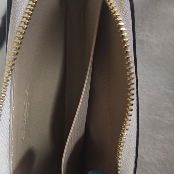 Coach Cream Leather Wallet - Picture 4 of 4